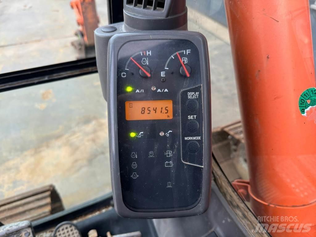 Hitachi ZX135US 履带挖掘机