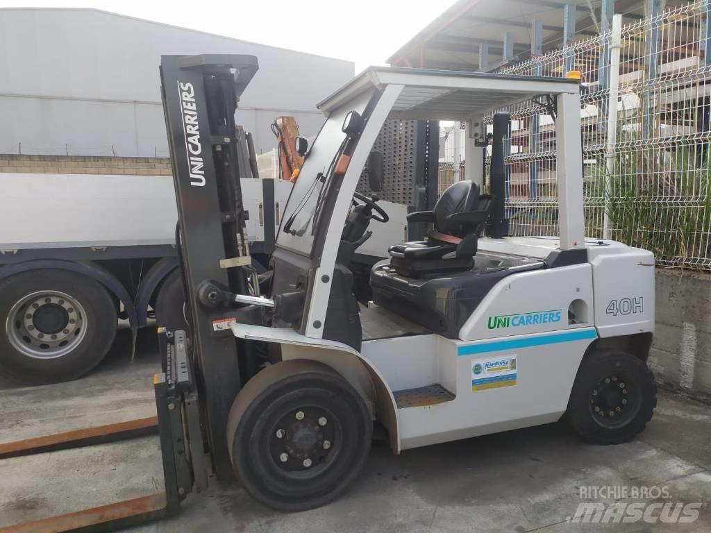 UniCarriers D1F4A40Q 侧卸式铲车