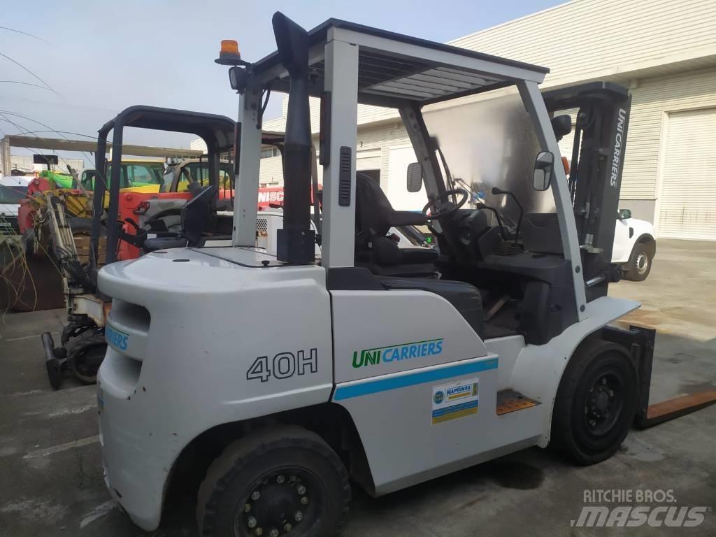 UniCarriers D1F4A40Q 侧卸式铲车