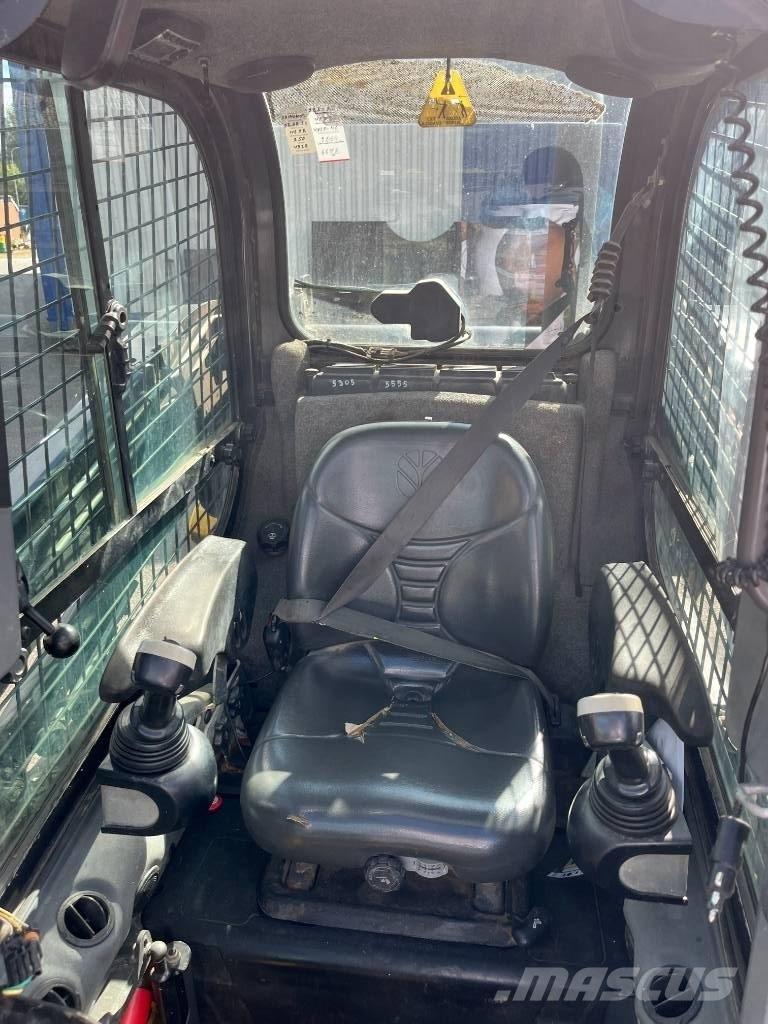 New Holland L 218 滑移装载机