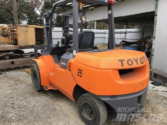 Toyota 7 FD 40 柴油叉车