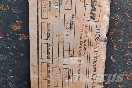 Develon Hitch 小型挖掘机