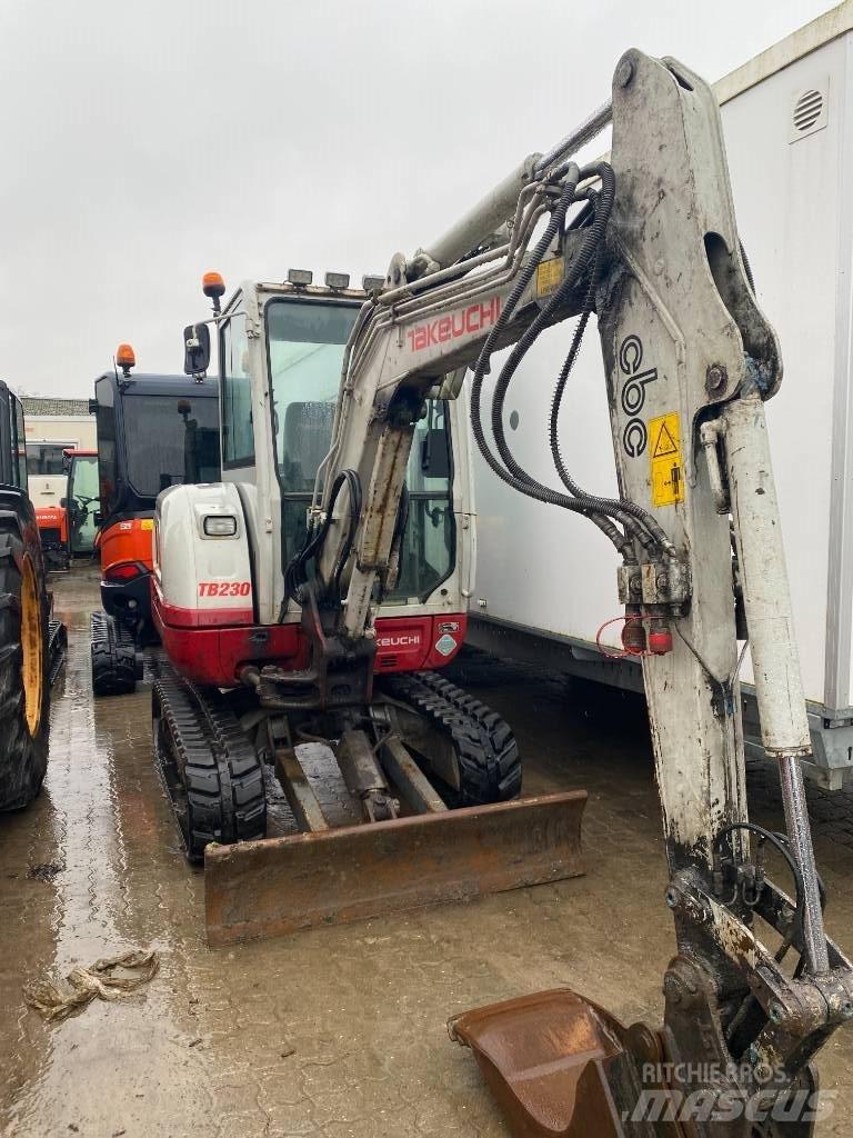 Takeuchi TB 230 小型挖掘机