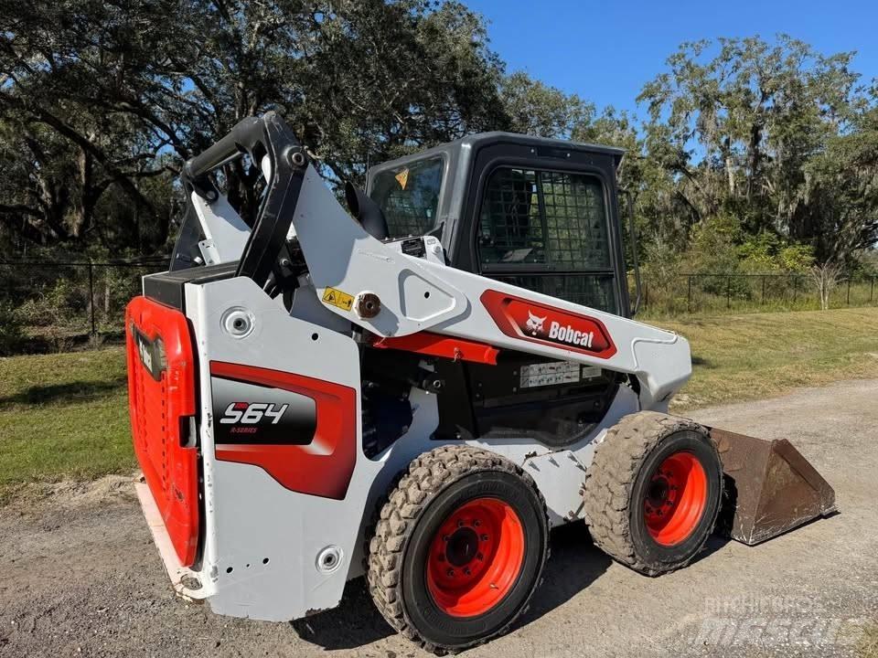 Bobcat S 64 滑移装载机