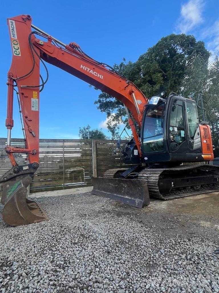 Hitachi ZX 135 US-6 履带挖掘机
