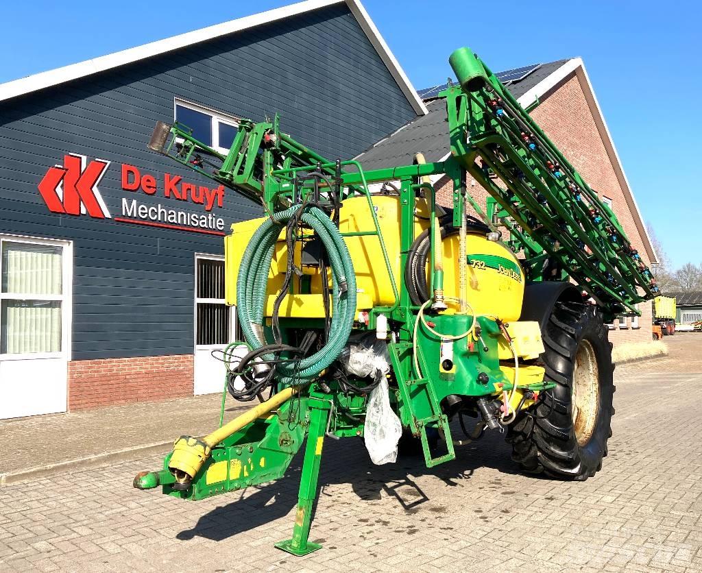 John Deere 732 牵引式喷雾机