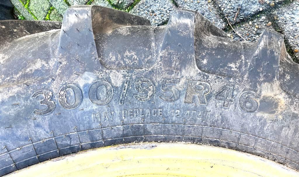 John Deere 732 牵引式喷雾机