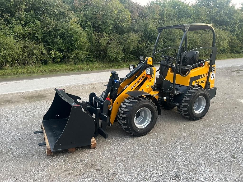 Schäffer 2430 滑移装载机