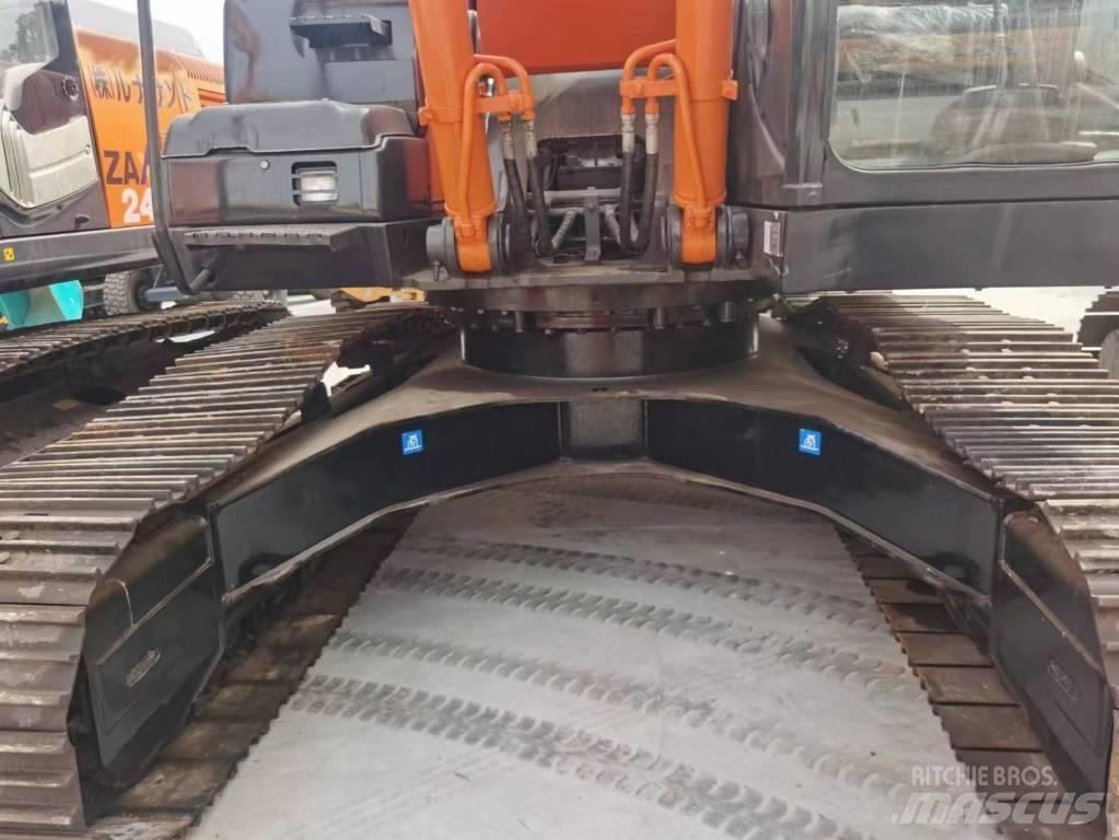Hitachi ZX 240 履带挖掘机