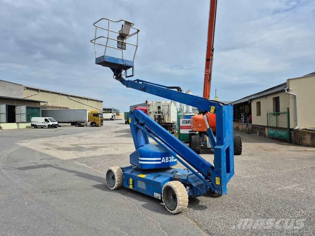 UpRight AB38 曲臂高空工作平台