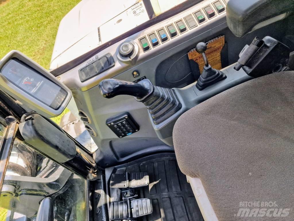 Bobcat E 80 中型挖掘机