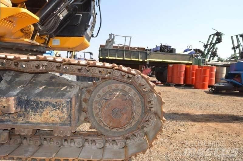 JCB JS205 小型挖掘机