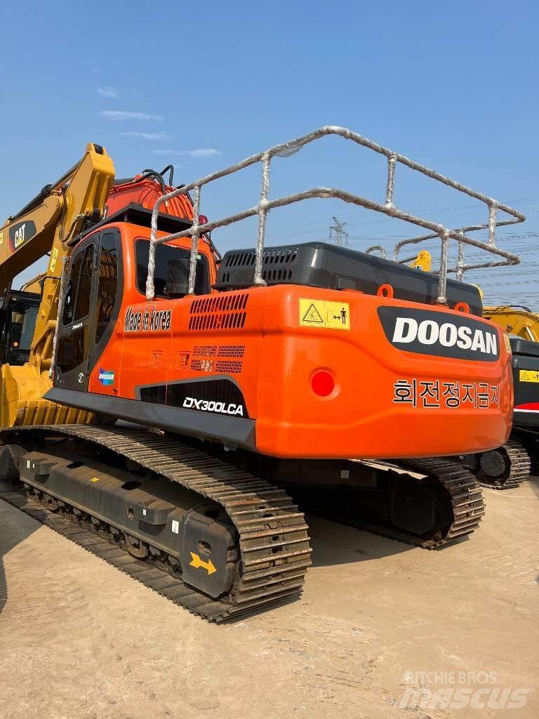 Doosan DX300 轮式挖掘机
