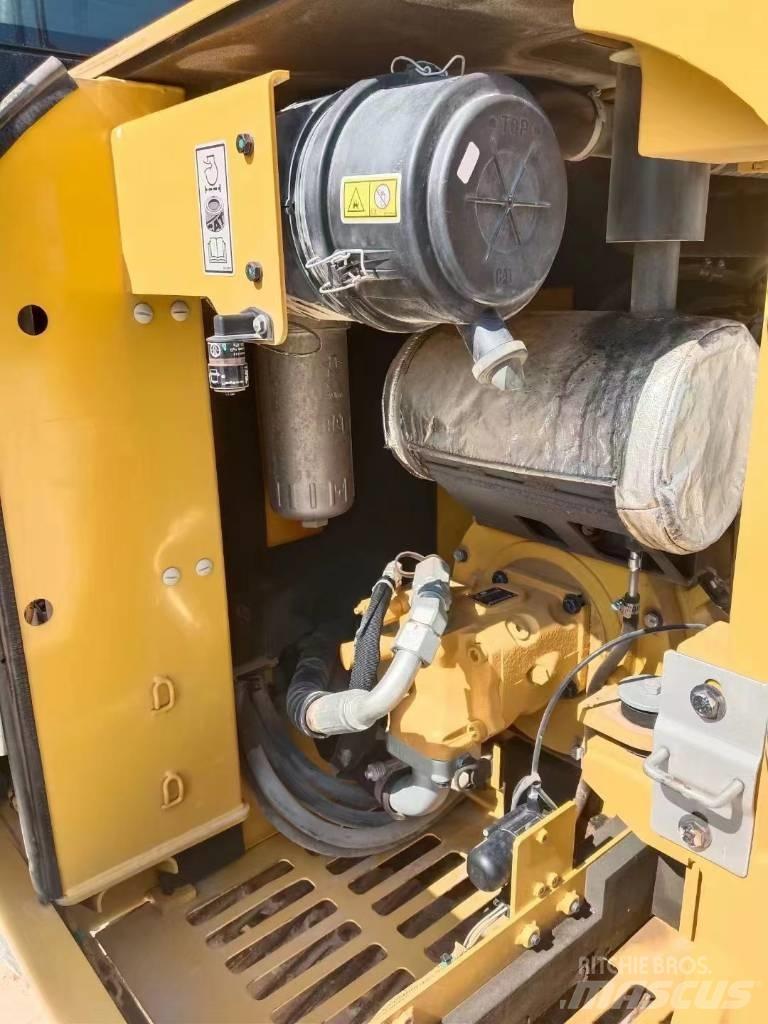 CAT 305.5 E2 小型挖掘机