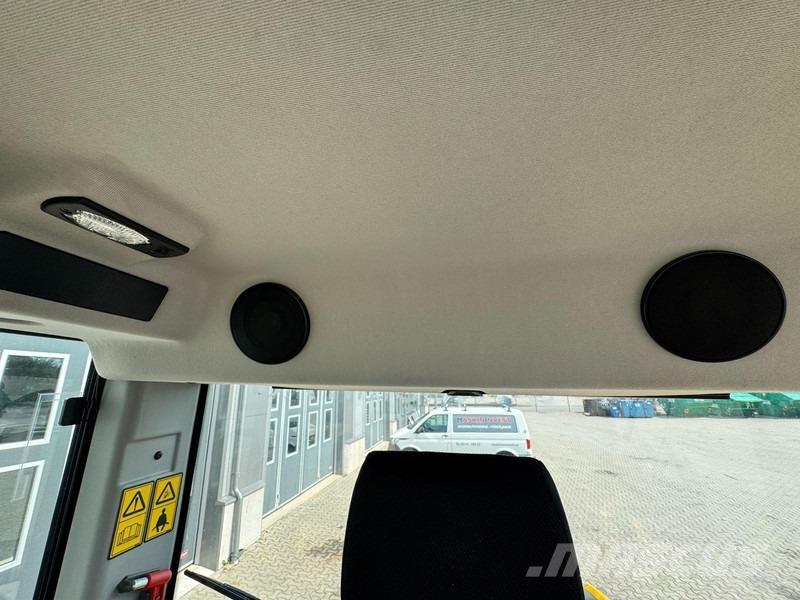 JCB 413 2.800h 轮式装载机