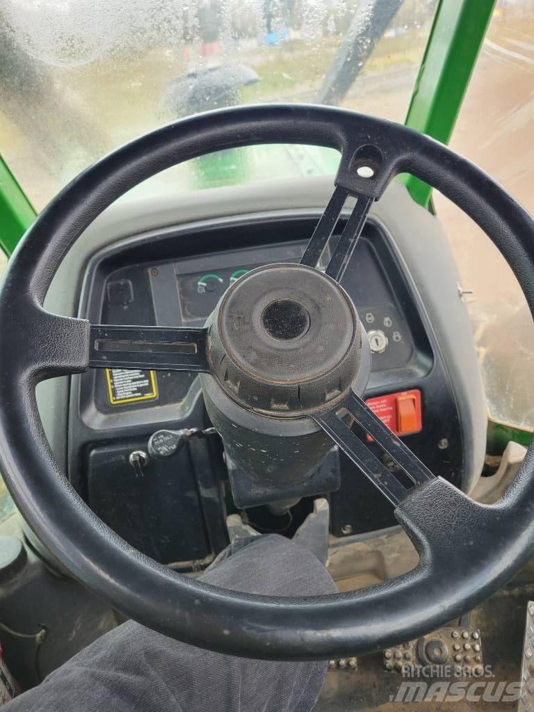 John Deere 748 H 粉碎机