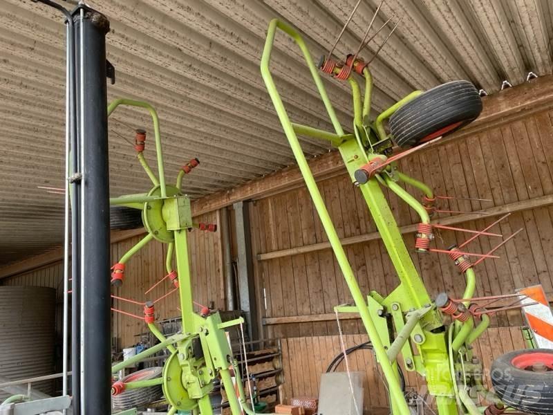 CLAAS Volto 670 犁耙和摊草机