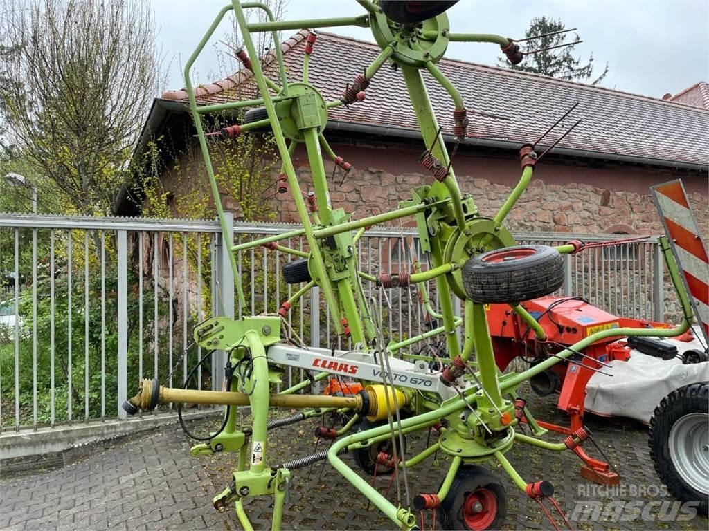 CLAAS Volto 670 犁耙和摊草机
