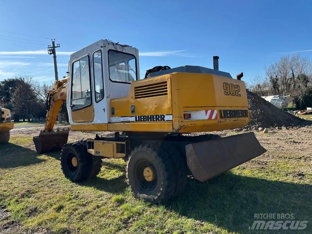 Liebherr 902 轮式挖掘机