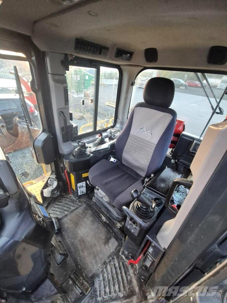 Komatsu D65 pxi 履带式推土机