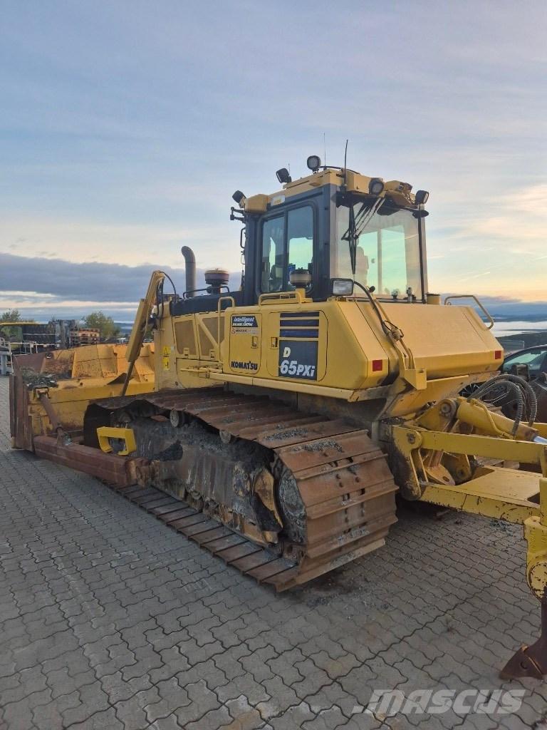 Komatsu D65 pxi 履带式推土机