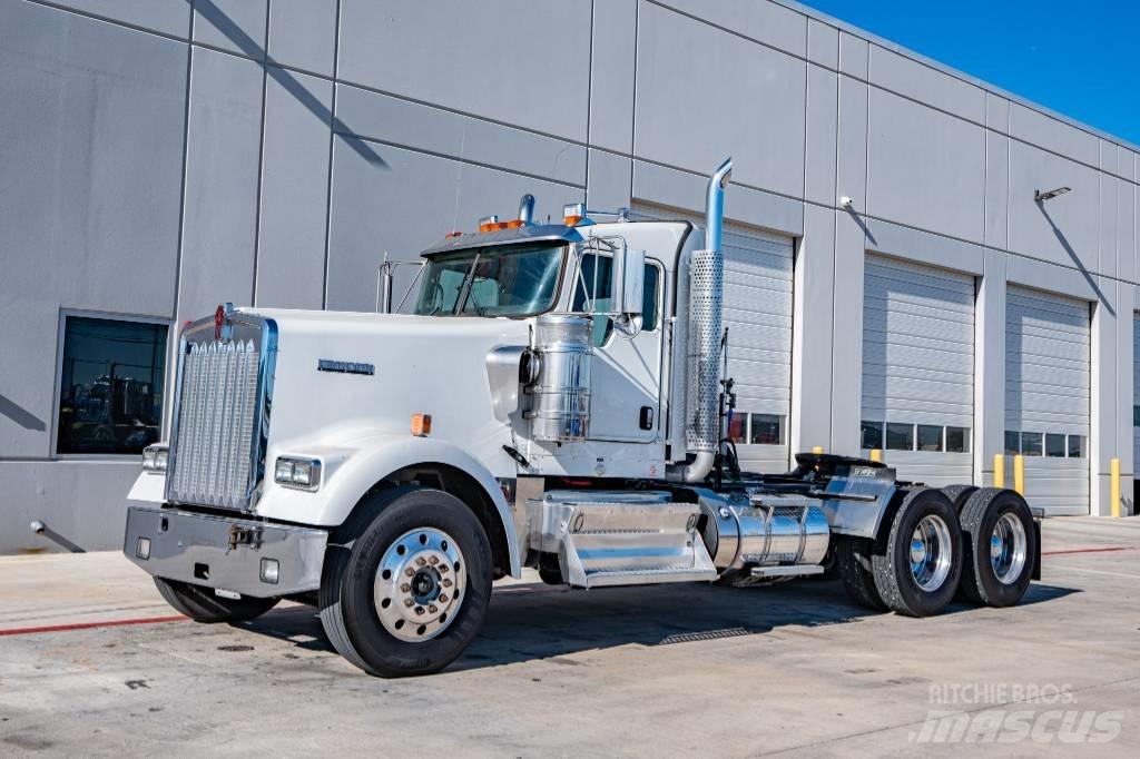 Kenworth W900 牵引车