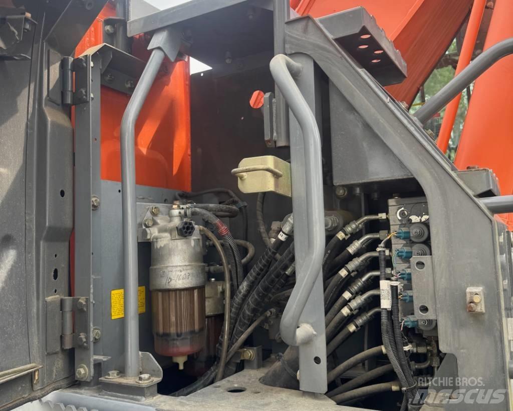 Hitachi ZX 220 W-3 轮式挖掘机