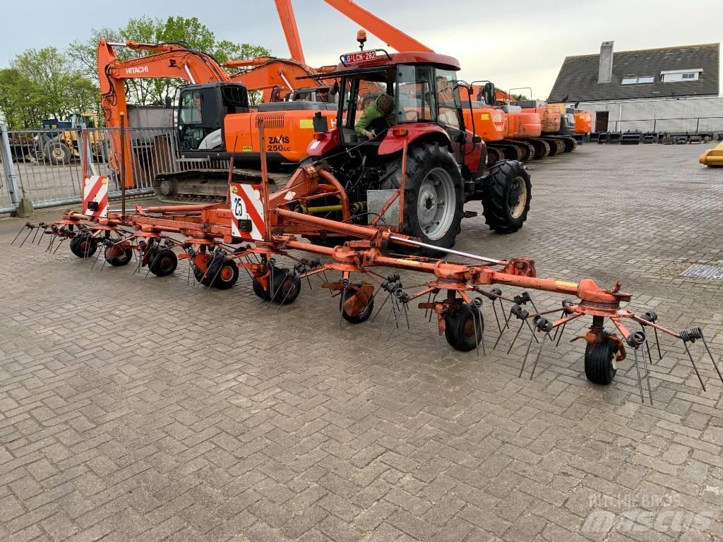 Kuhn 8 Poten 犁耙和摊草机