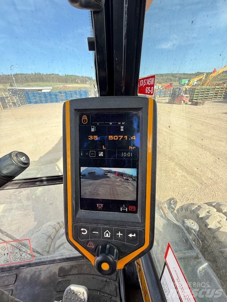 JCB JS 145 W 轮式挖掘机