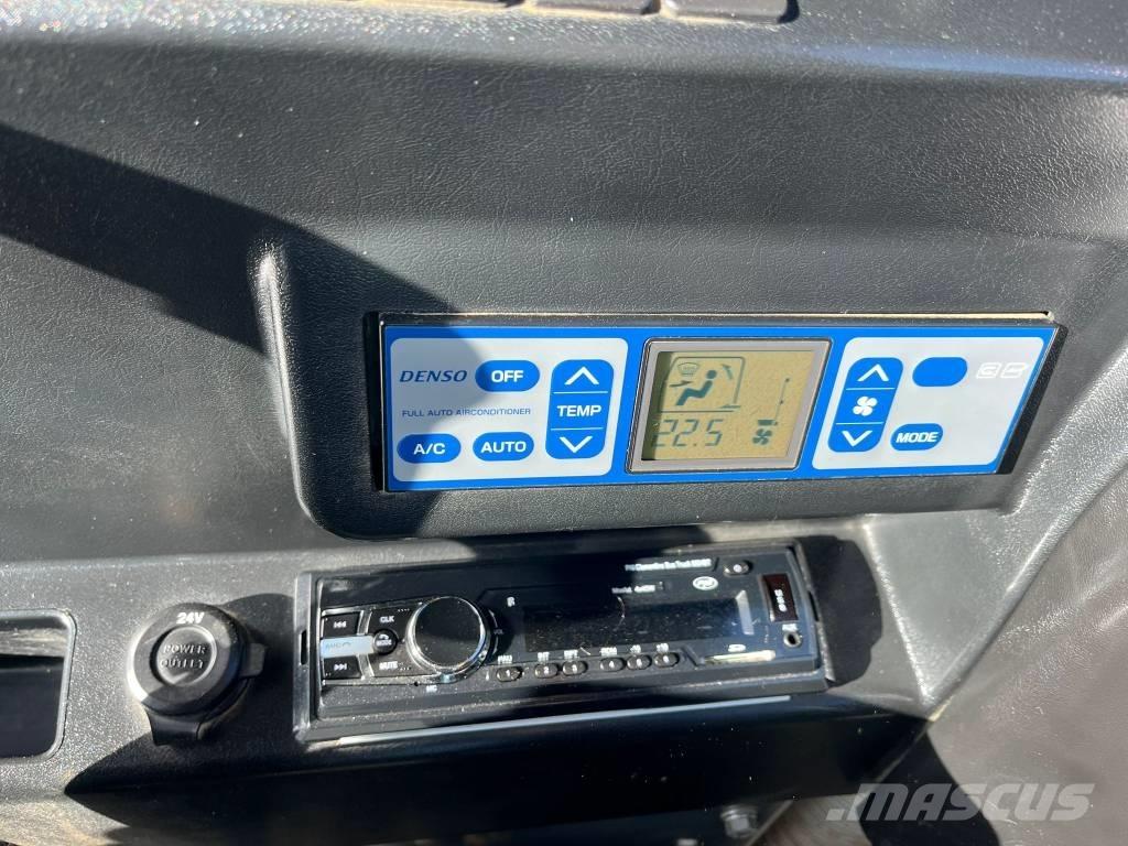 Takeuchi TB 295 W 轮式挖掘机