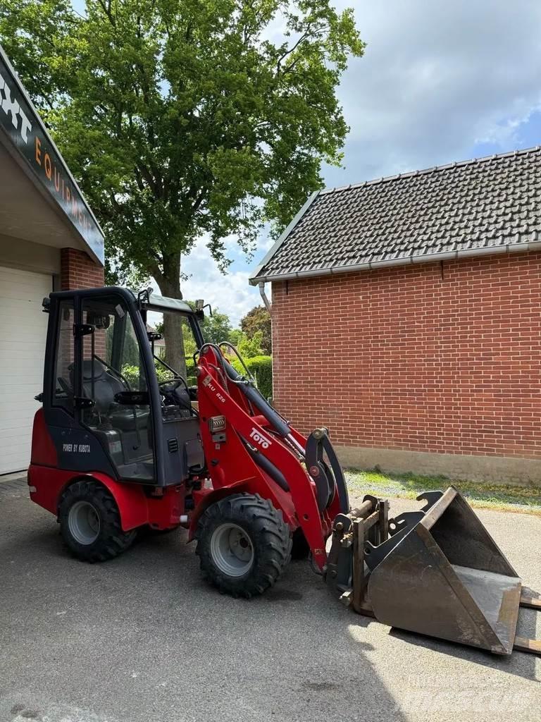 Kubota Toyo 826 小型挖掘机