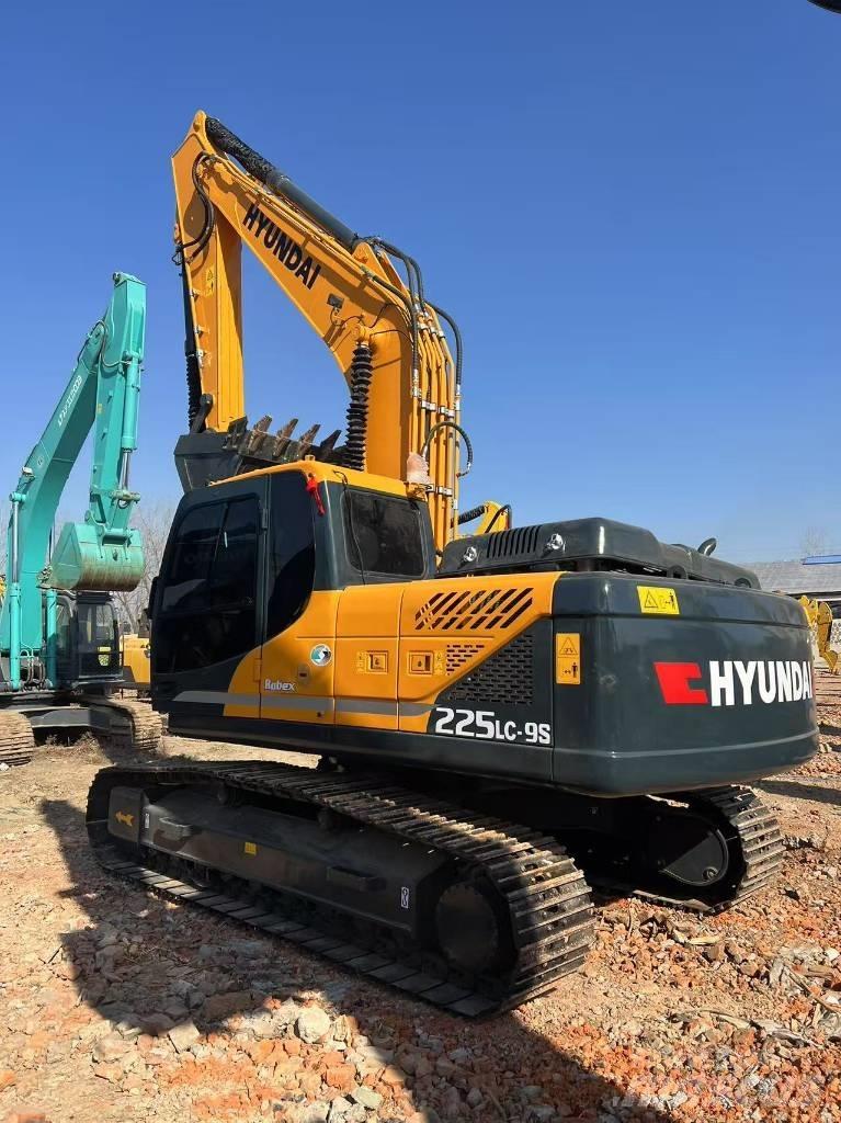Hyundai 225-9 履带挖掘机