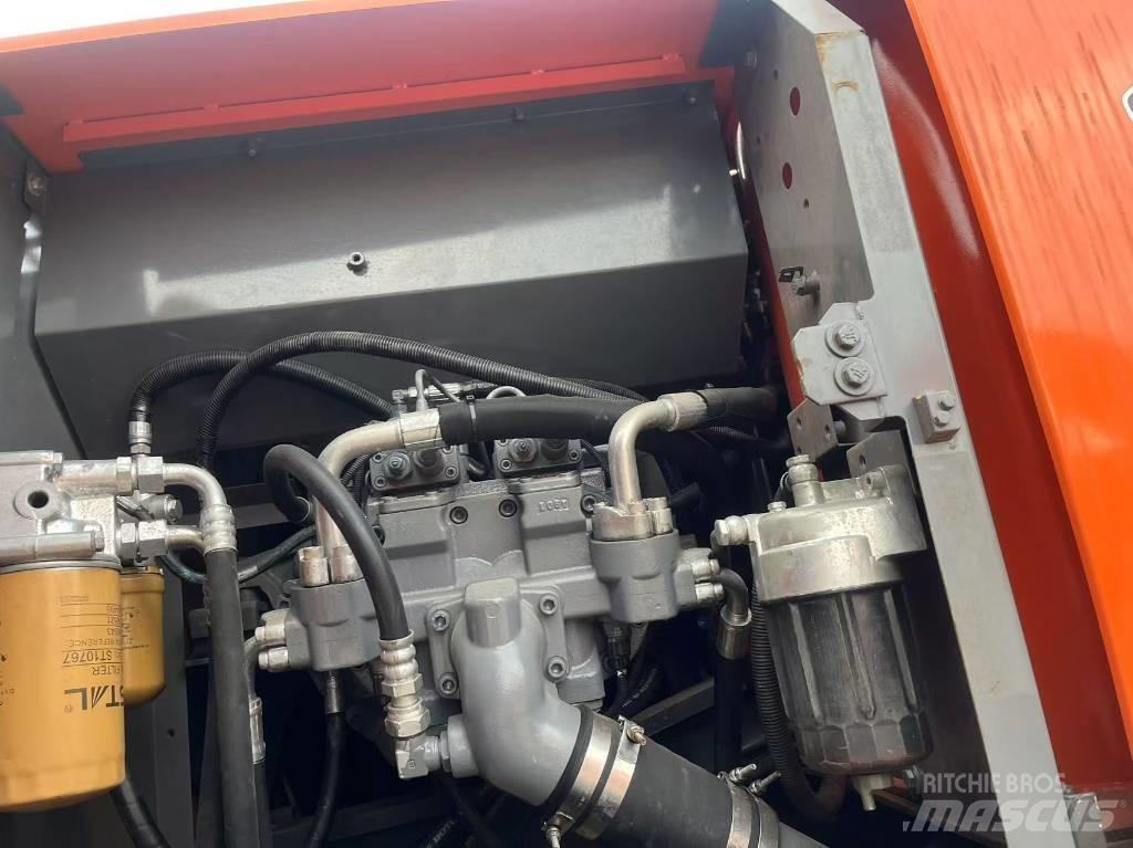 Hitachi zx200 履带挖掘机