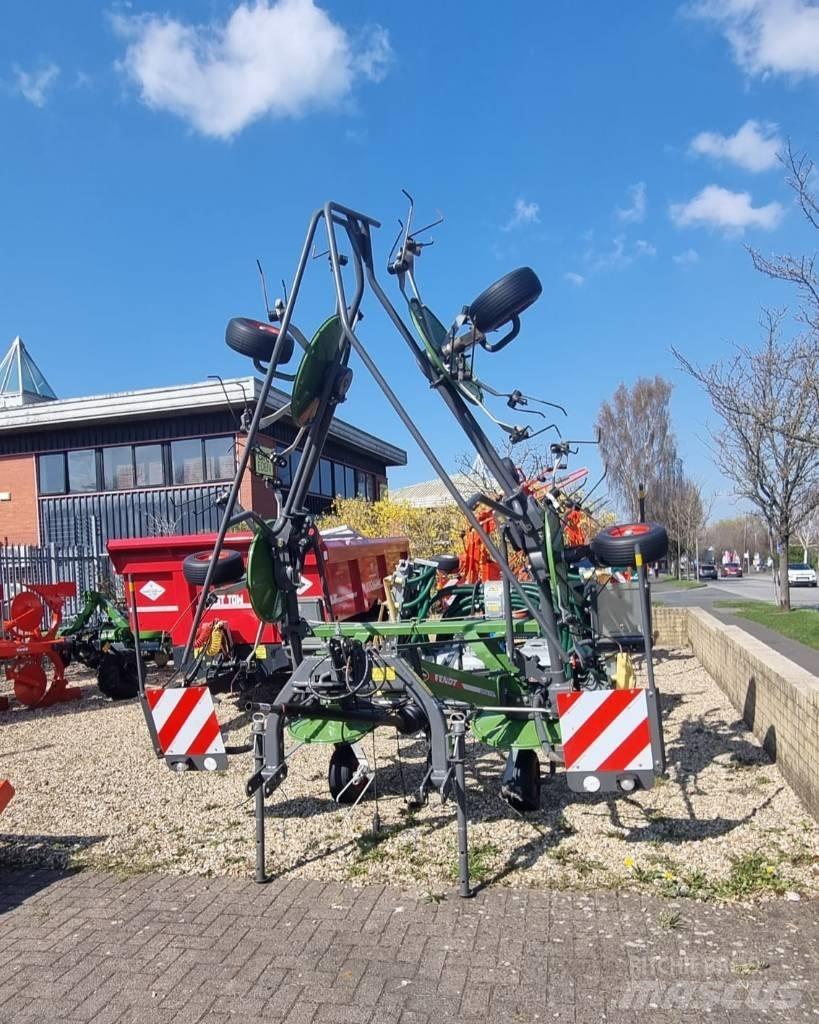 Fendt Lotus 770 犁耙和摊草机