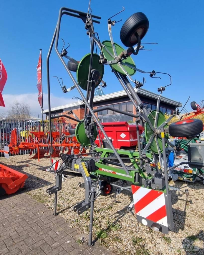 Fendt Lotus 770 犁耙和摊草机