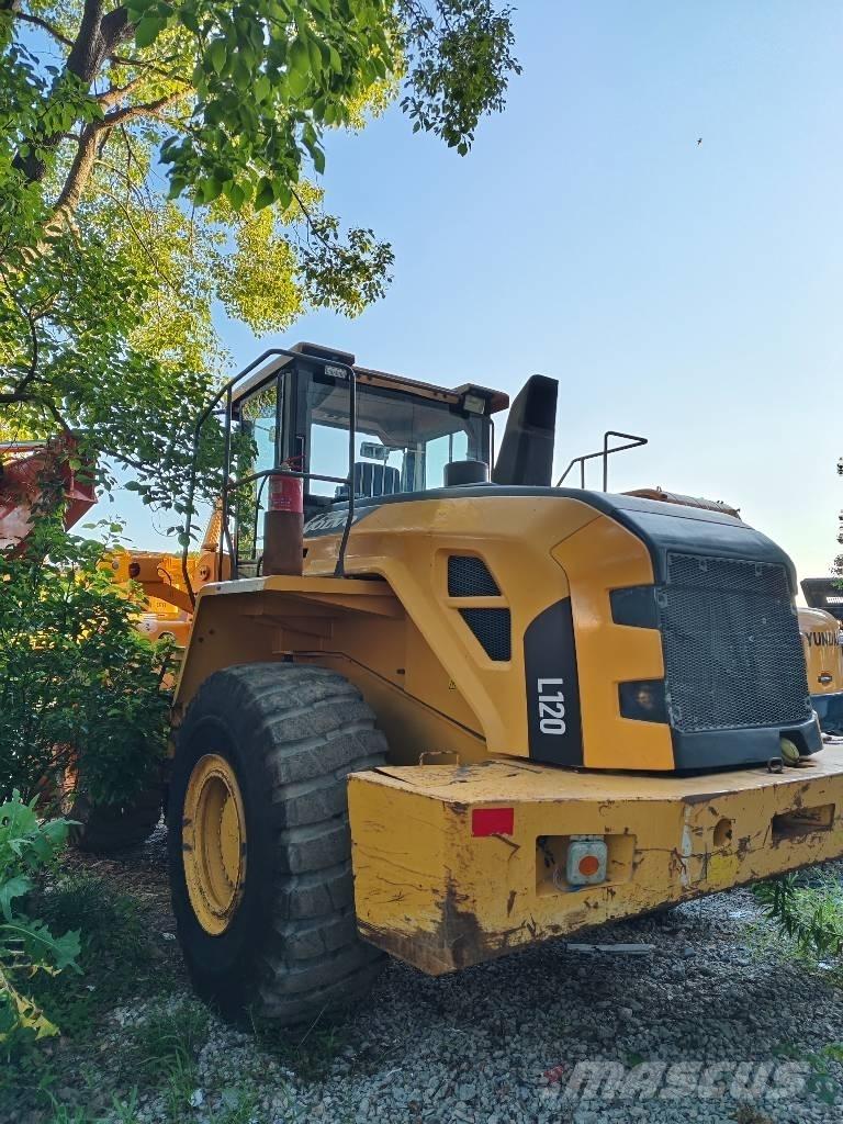 Volvo L 120 轮式装载机