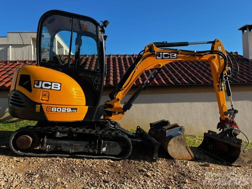 JCB 8029 CTS 小型挖掘机