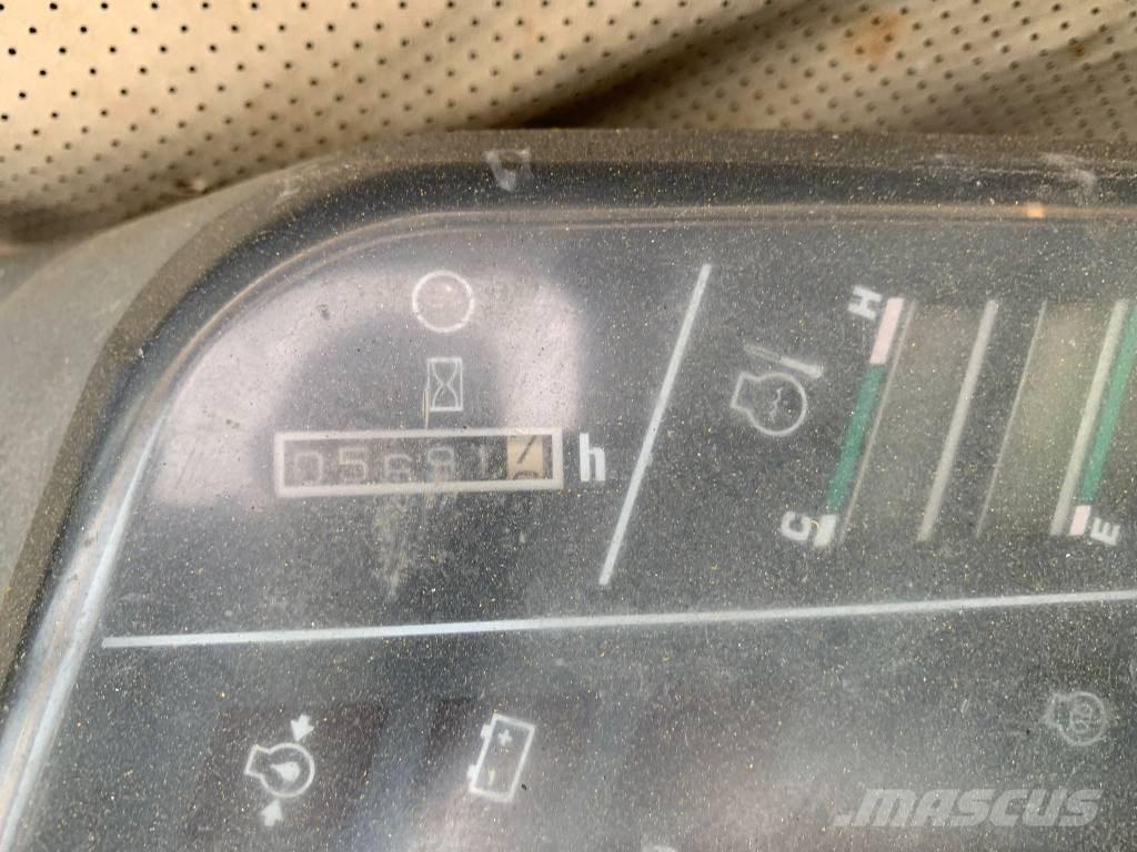 Komatsu CD 110 R-1 履带式自卸车
