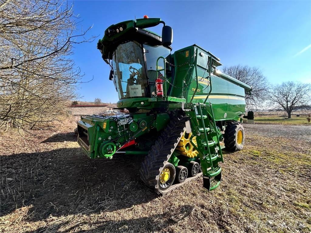 John Deere T670i 联合收割机