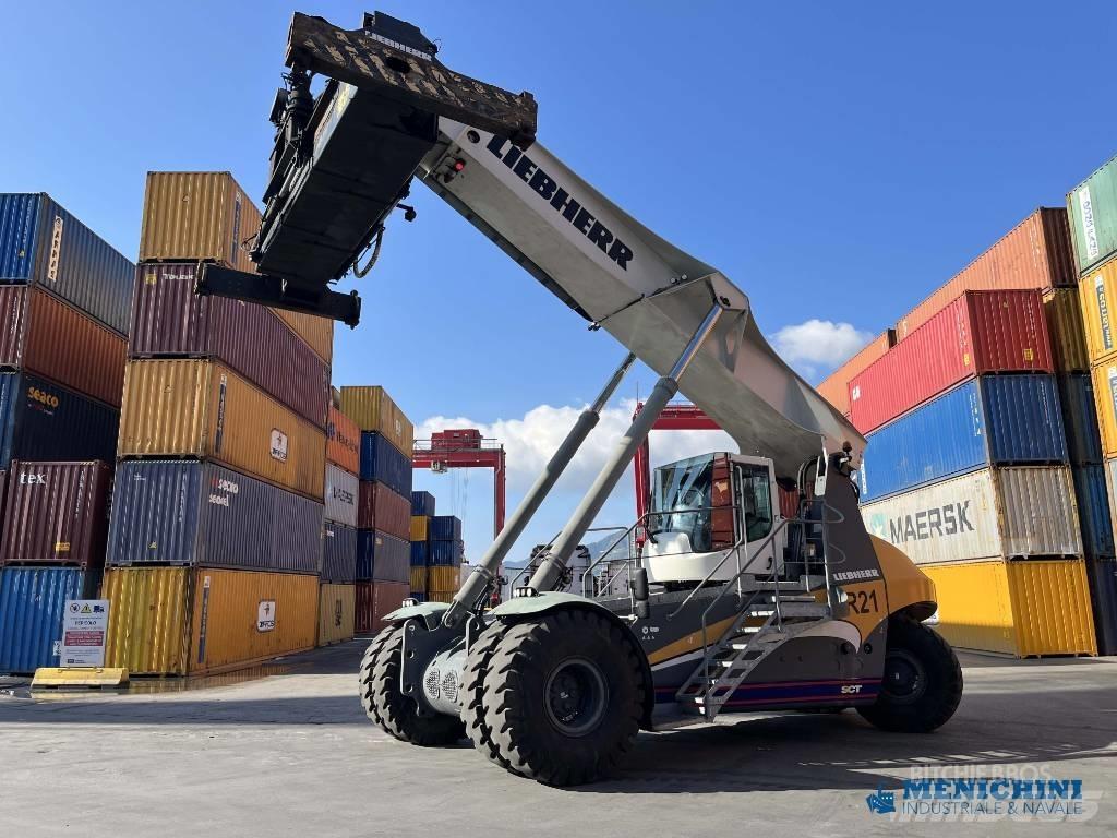 Liebherr LRS 545 集裝箱车