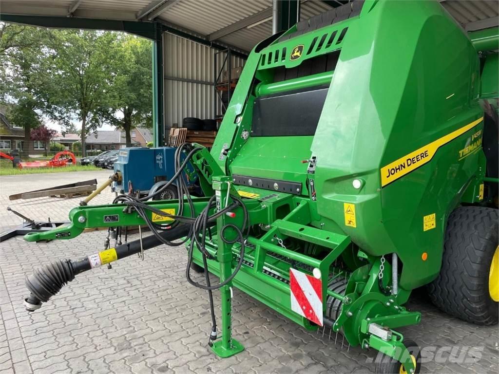 John Deere V451M 圆捆打捆机