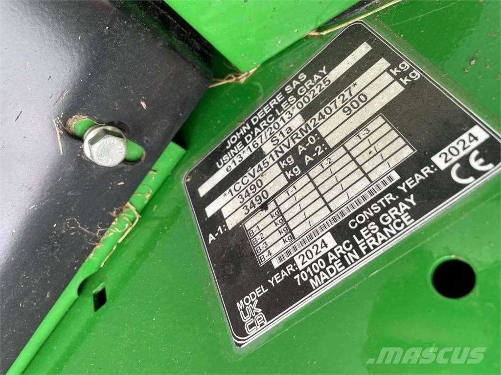 John Deere V451M 圆捆打捆机