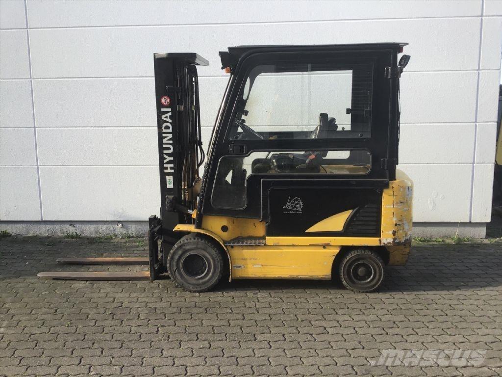 Hyundai 32B-7 电动叉车
