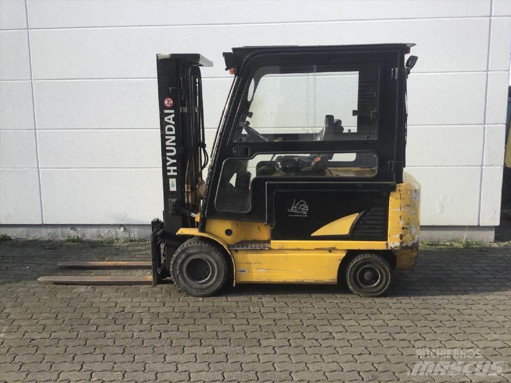 Hyundai 32B-7 电动叉车