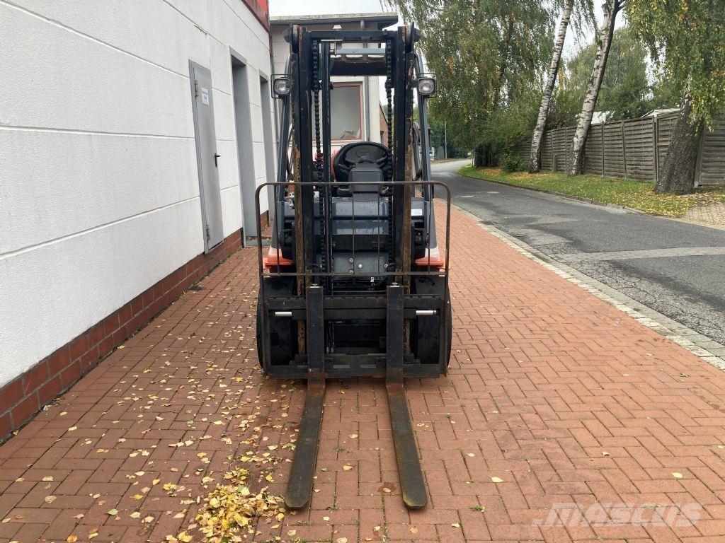 Toyota 02-7FGF30 天然气叉车