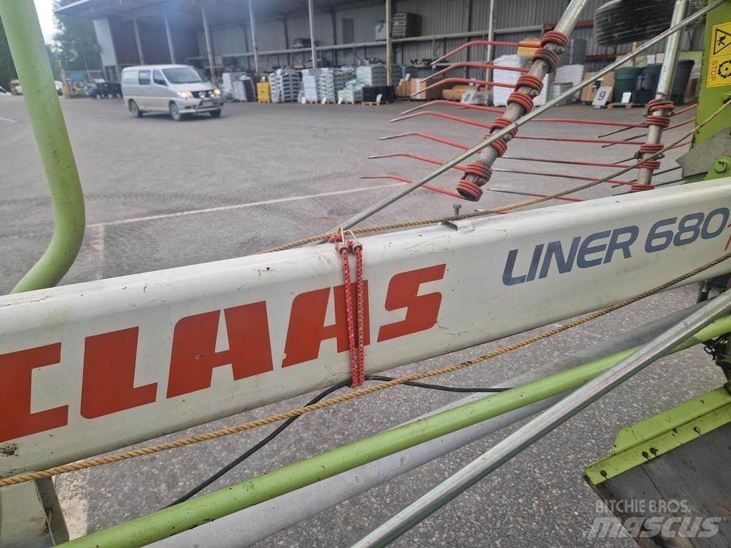 CLAAS 680 犁耙和摊草机