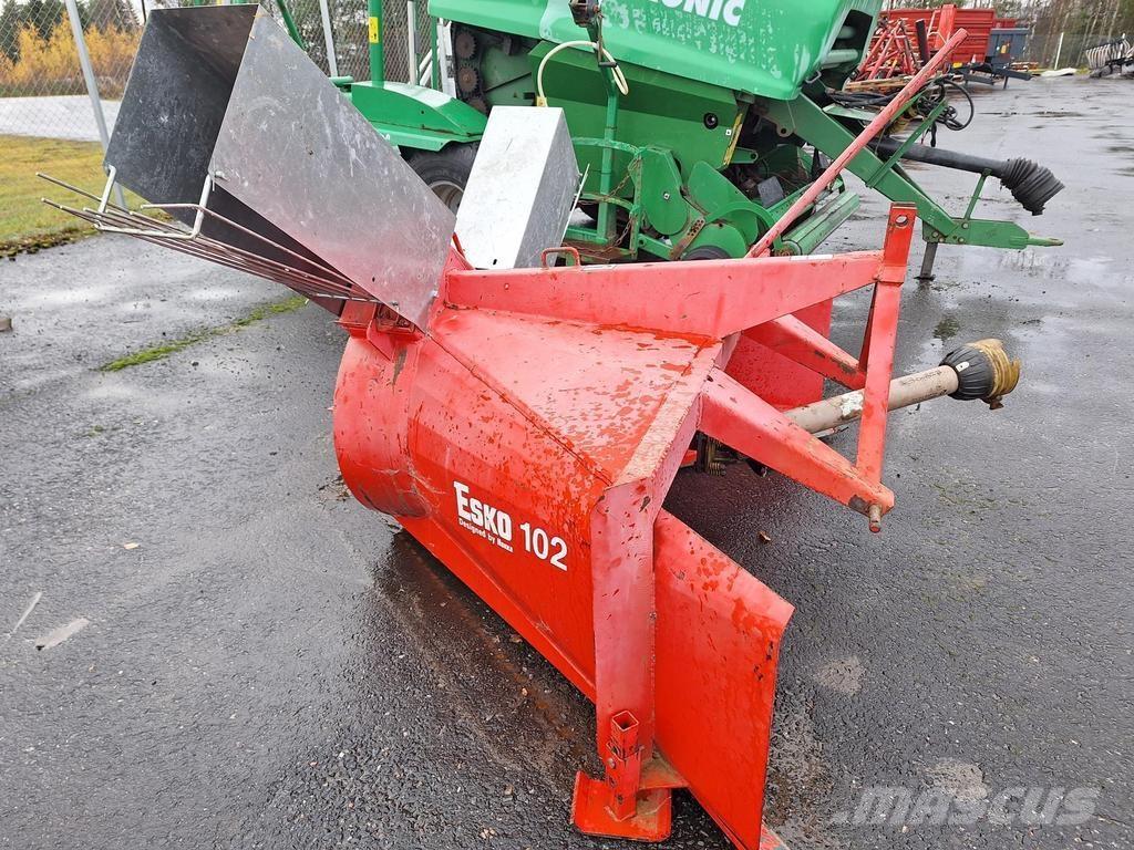 Esko 102 扬雪机