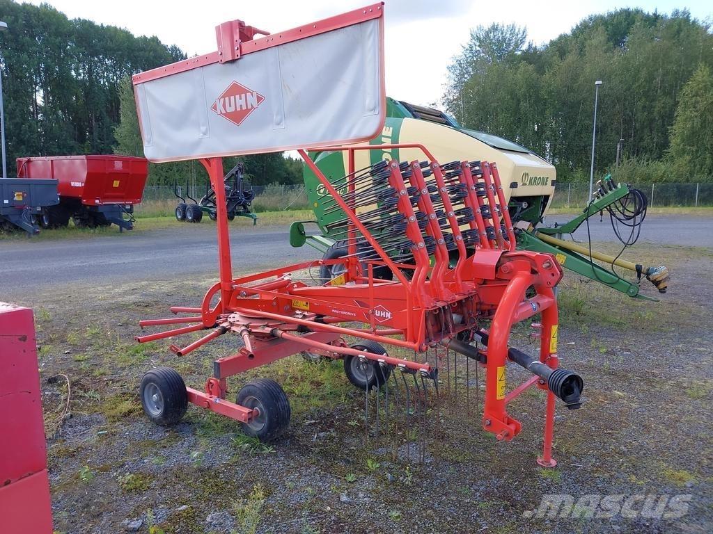 Kuhn 4321 犁耙和摊草机
