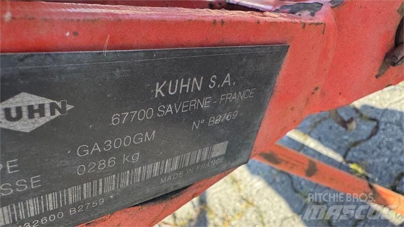 Kuhn GA300GM 犁耙和摊草机
