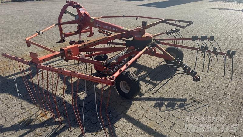 Kuhn GA300GM 犁耙和摊草机